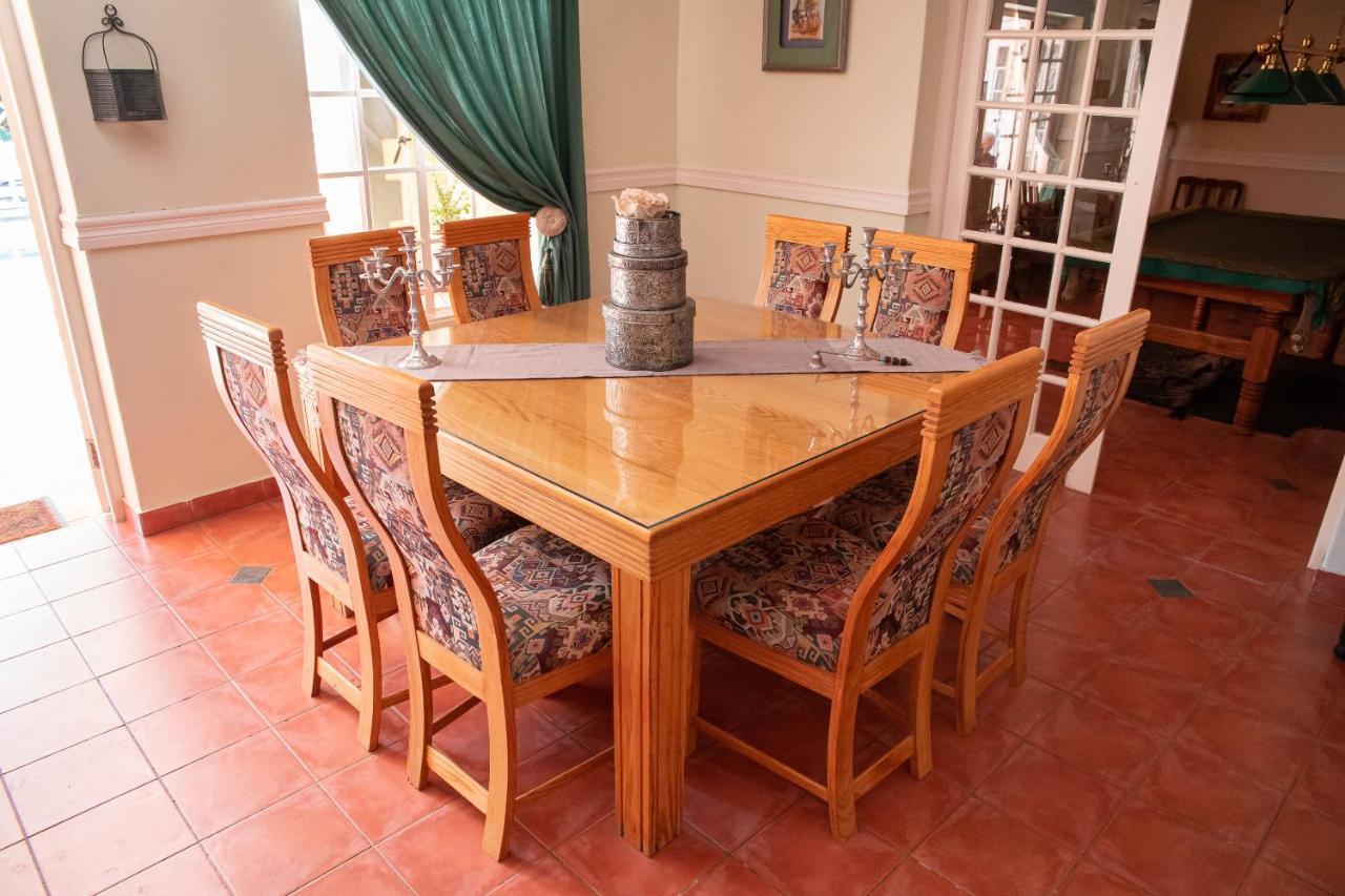 Roses&Pebbles B&B Guest House Klerksdorp Extérieur photo