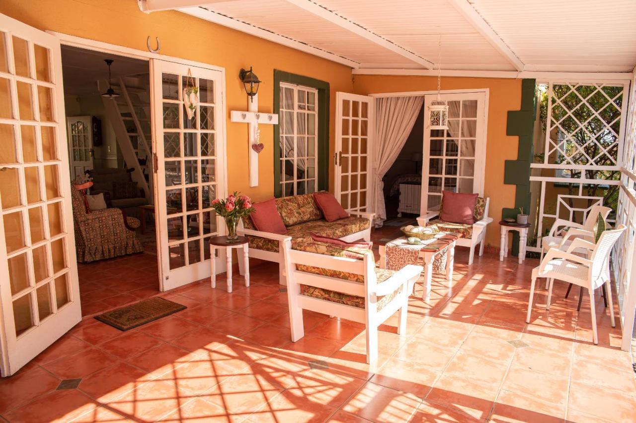 Roses&Pebbles B&B Guest House Klerksdorp Extérieur photo