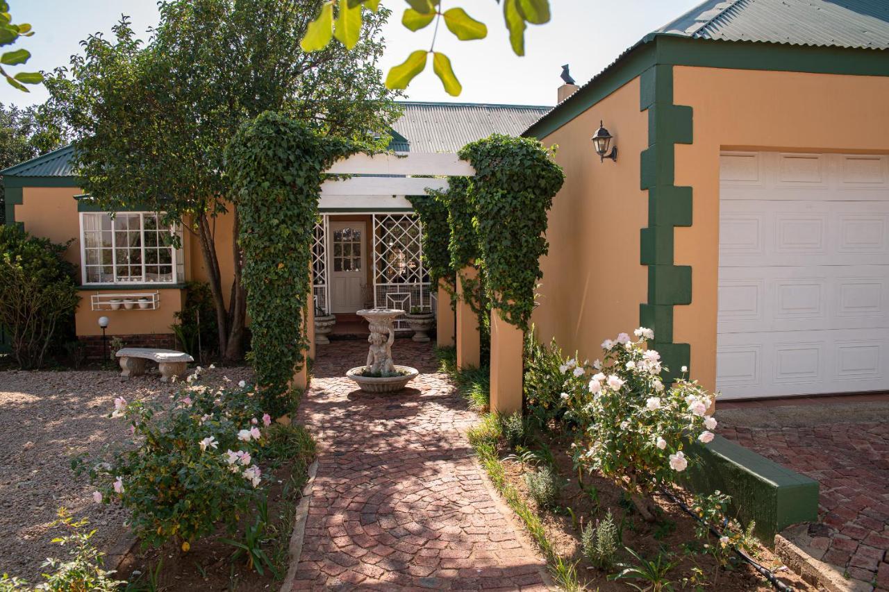 Roses&Pebbles B&B Guest House Klerksdorp Extérieur photo