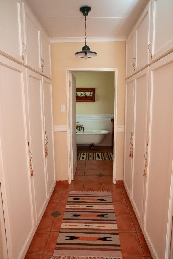 Roses&Pebbles B&B Guest House Klerksdorp Extérieur photo