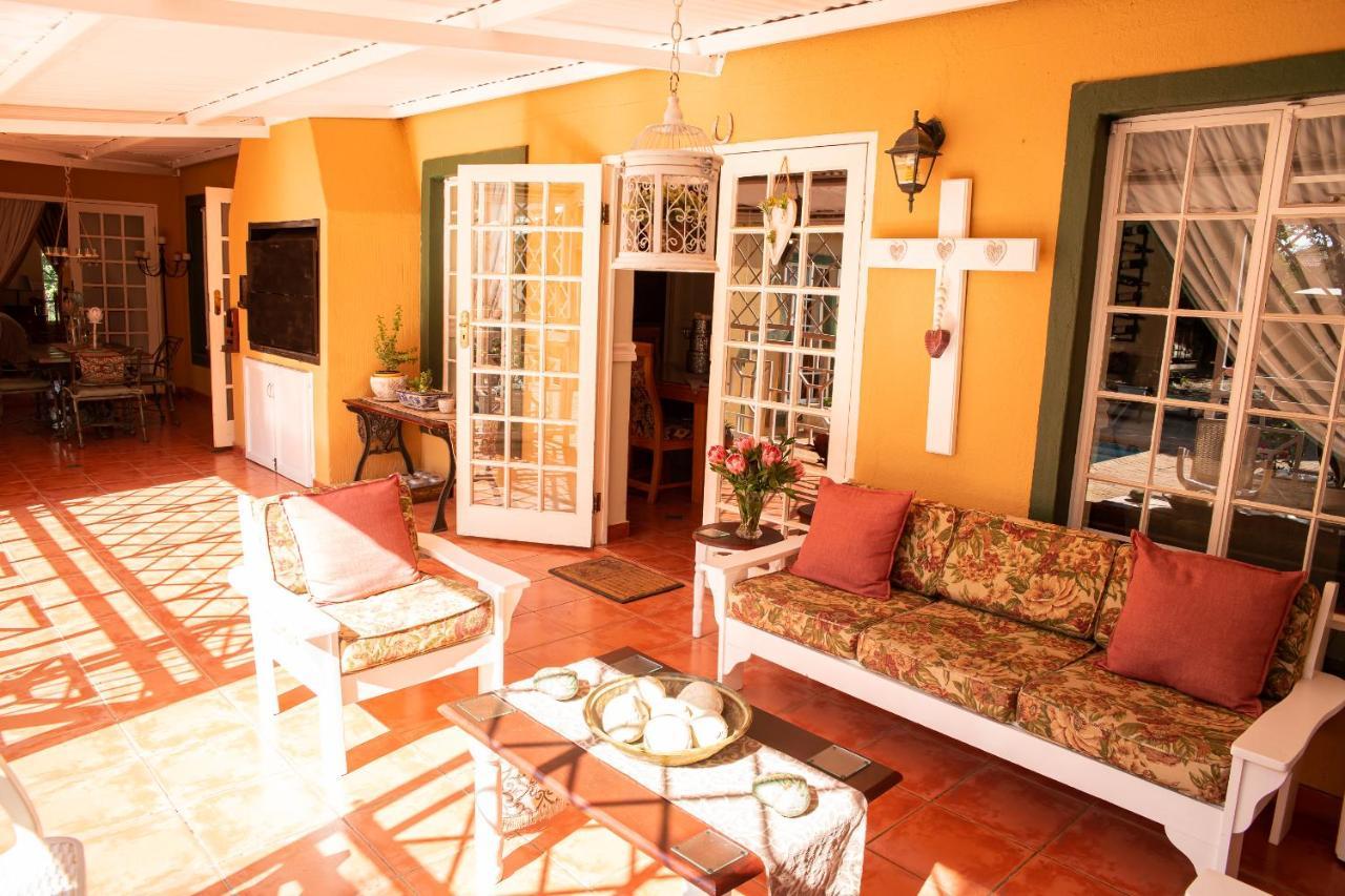 Roses&Pebbles B&B Guest House Klerksdorp Extérieur photo