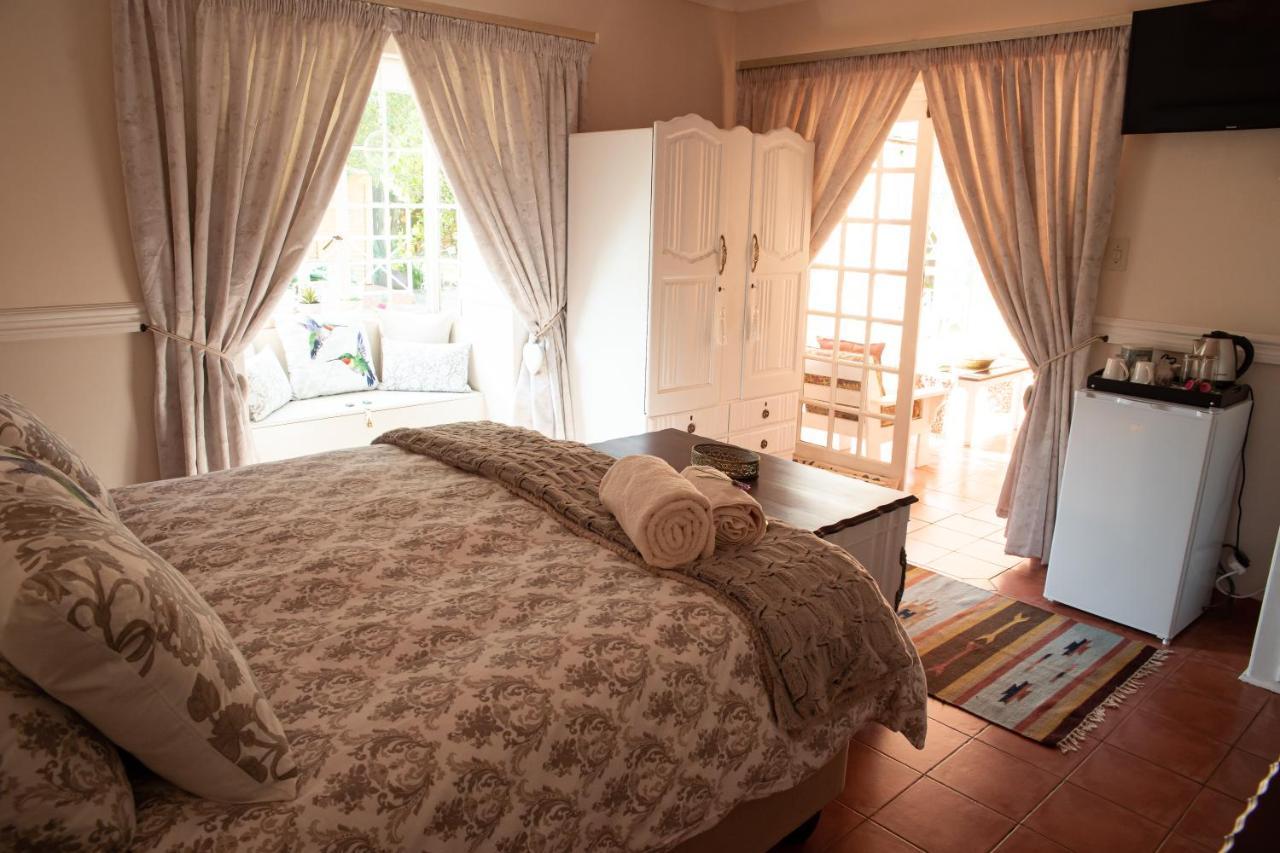 Roses&Pebbles B&B Guest House Klerksdorp Extérieur photo
