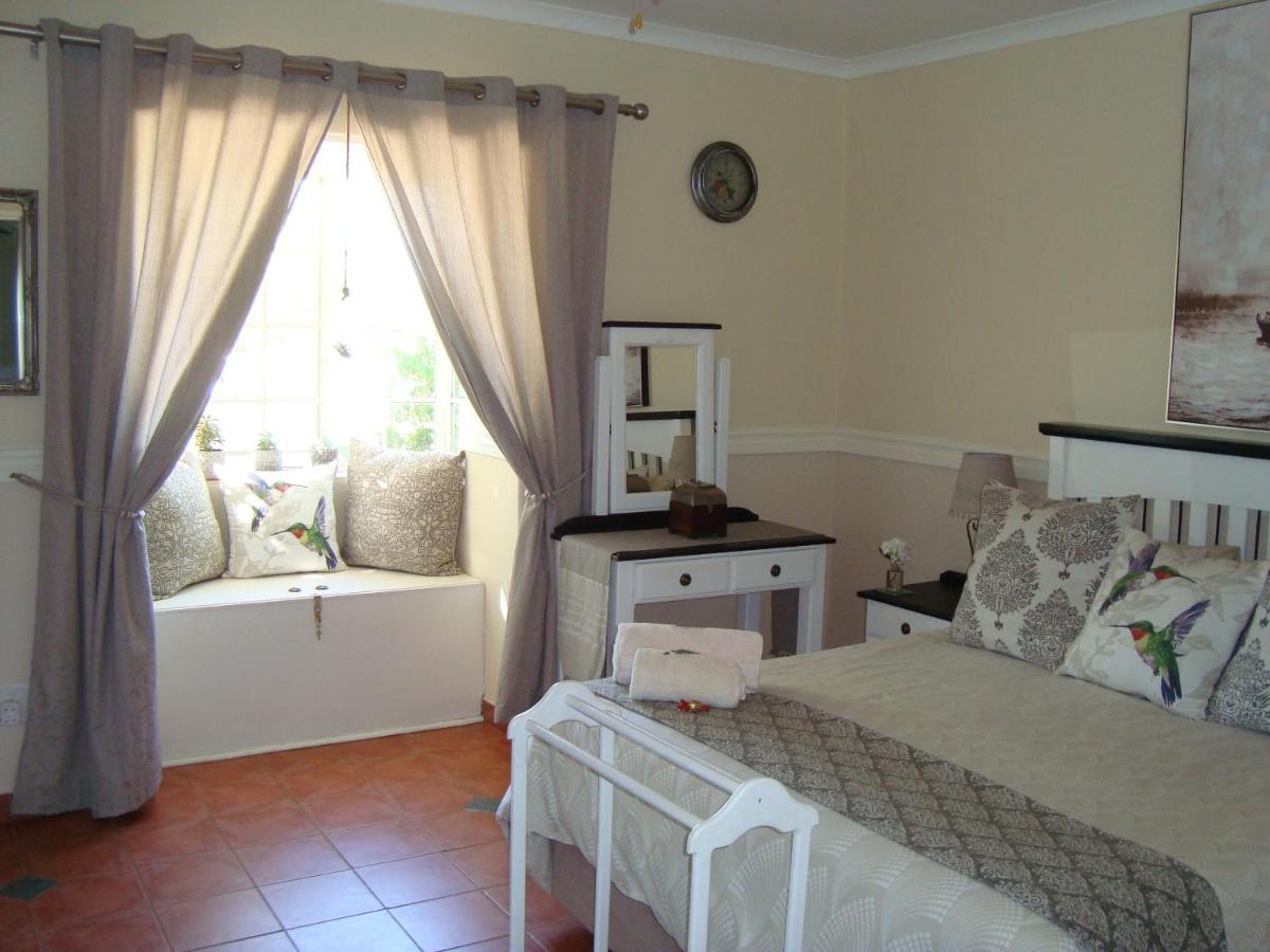 Roses&Pebbles B&B Guest House Klerksdorp Extérieur photo
